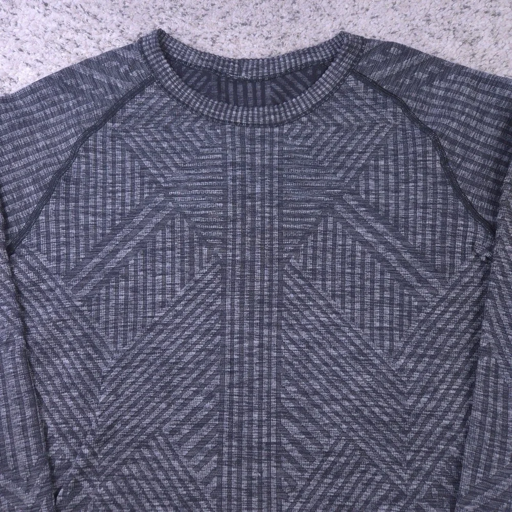 Lululemon Running Top Womens Size 6 Shirt Rest Less Long Sleeve Thumb Loops EUC